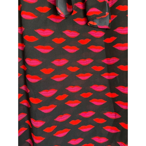 S EUC Halogen tie neck blouse- lips - Picture 5 of 5